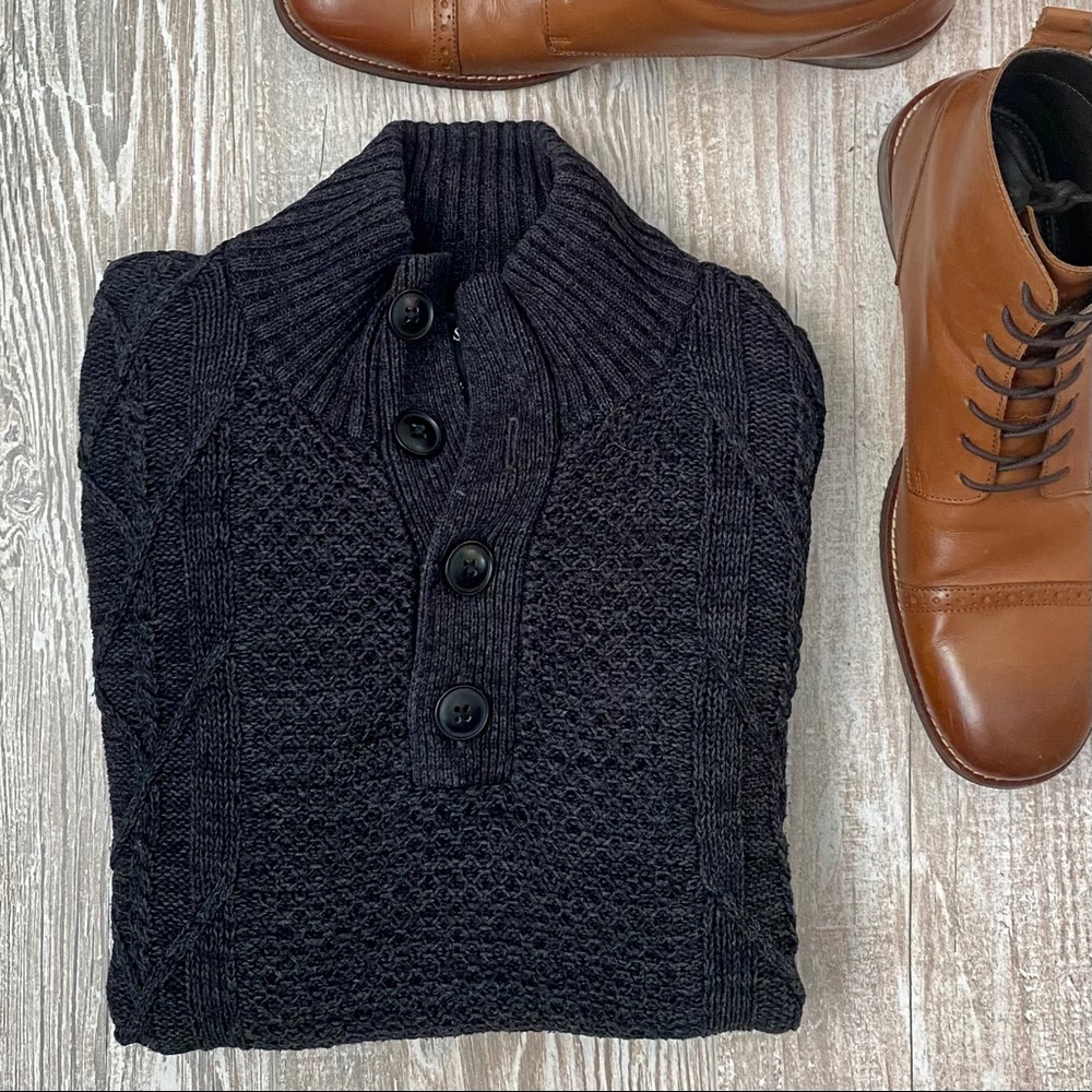 •Guess• Men’s Sweater, Medium